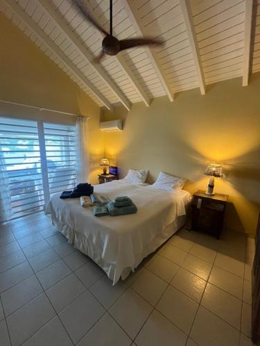Tempat tidur dalam kamar di Villa CECILIA