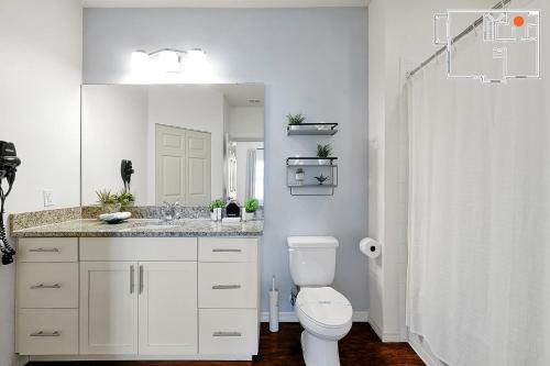 Charming Oasis with King Bed Close to Disney 4BR photo 17