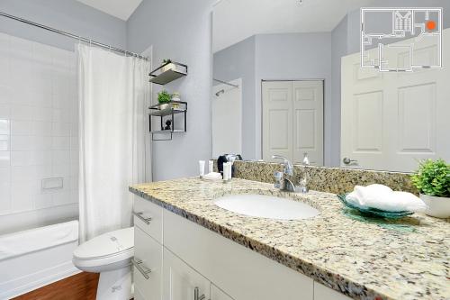 Charming Oasis with King Bed Close to Disney 4BR photo 22