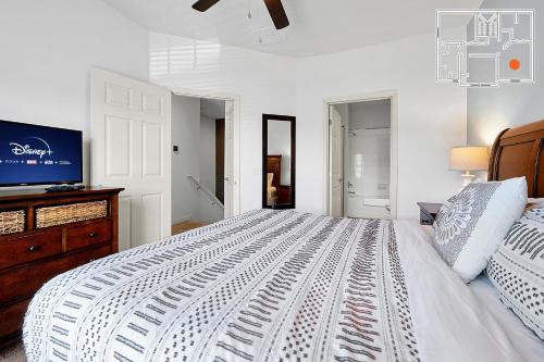 Charming Oasis with King Bed Close to Disney 4BR photo 47