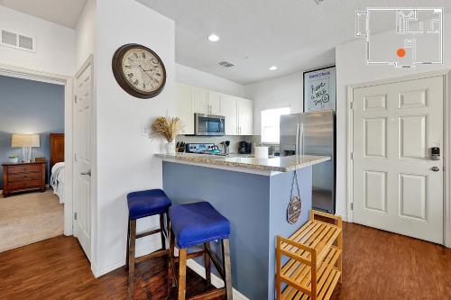 Charming Oasis with King Bed Close to Disney 4BR photo 12