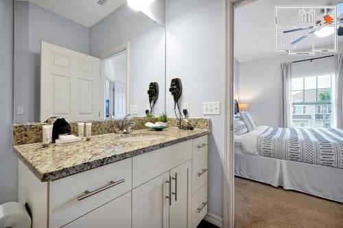 Charming Oasis with King Bed Close to Disney 4BR photo 39