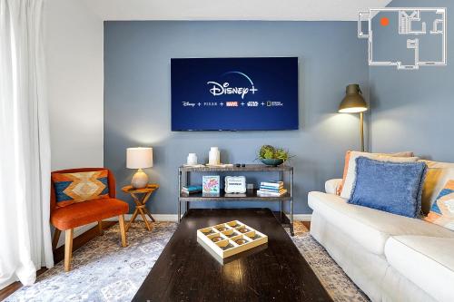 Charming Oasis with King Bed Close to Disney 4BR photo 38