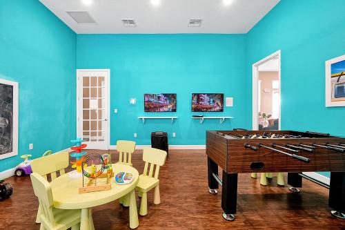 Charming Oasis with King Bed Close to Disney 4BR photo 57