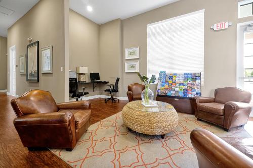 Charming Oasis with King Bed Close to Disney 4BR photo 45