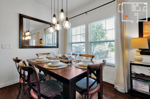 Charming Oasis with King Bed Close to Disney 4BR photo 15