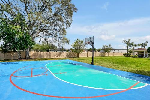 Charming Oasis with King Bed Close to Disney 4BR photo 62
