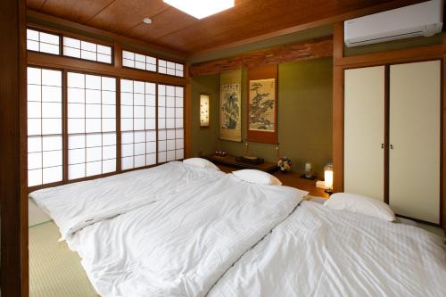浜の宿後楽庵-閑静な住宅街に佇む日本庭園付きの落ち着いた宿-歩いて後楽園へ-駐車場無料