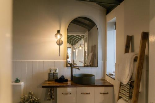 a bathroom with a sink and a mirror at Rústica Estate in Quindalup