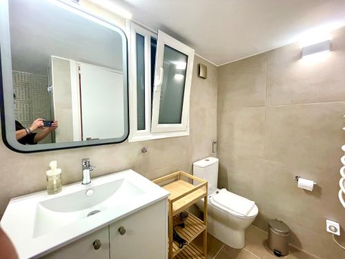 Cozy apartment near metro & historic sites