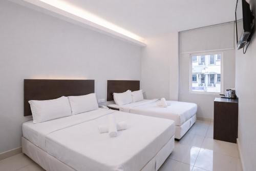 a bedroom with two beds and a window at GM Hotel Metro at Sunway in Petaling Jaya