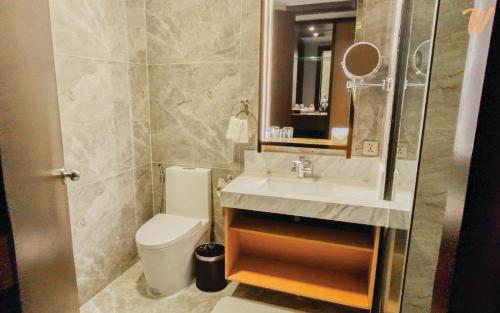 Et badeværelse på Wisney Hotel