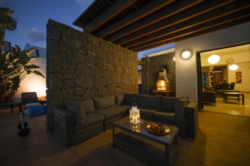 Excellent Playa Blanca Villa 4 Bedrooms Villa Mestana Modern Interiors