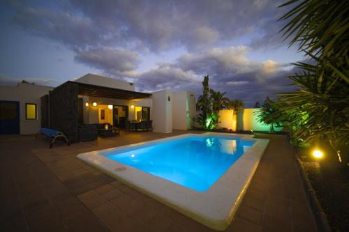 Excellent Playa Blanca Villa 4 Bedrooms Villa Mestana Modern Interiors