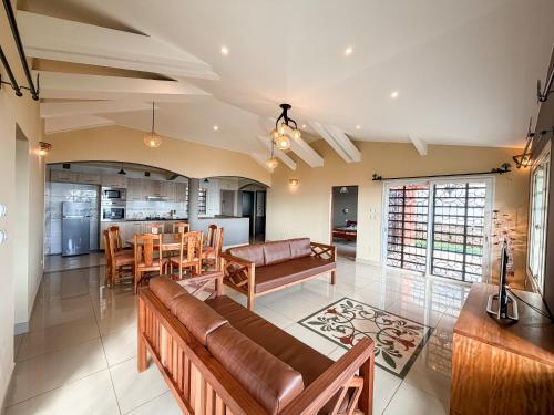 Kuchyň nebo kuchyňský kout v ubytování Diego Bay Villa