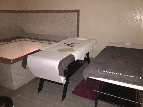 a small room with a bed and a table at Hotel Roscianum Welness SPA in Rossano