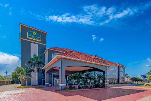 a rendering of a hotel with a gazebo at La Quinta by Wyndham Alamo-McAllen East in Alamo