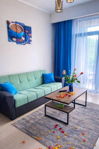 Luxe apartment In Alvina Complex