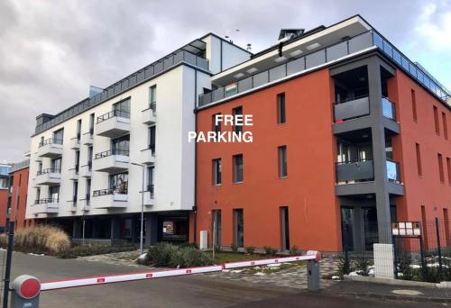 Rita Apartments GF- Free Parking & Balcony