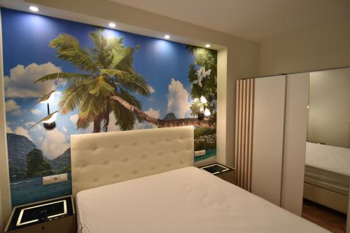 a bedroom with a palm tree mural on the wall at Resort Villa Las Palmeras in Roquetas de Mar