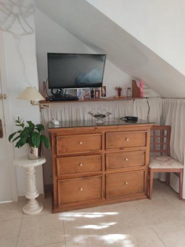 Habitación privada en apartamento compartido Teatinos Pilar planta baja
