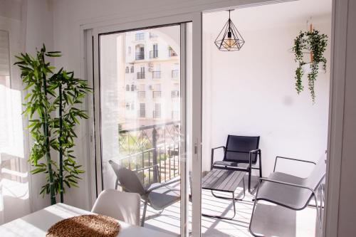 Apartamento Moderno con Piscina y Aparcamiento