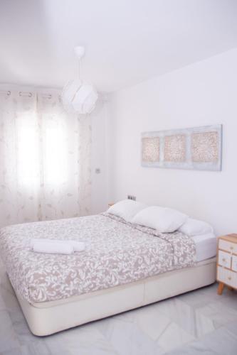 Apartamento Moderno con Piscina y Aparcamiento