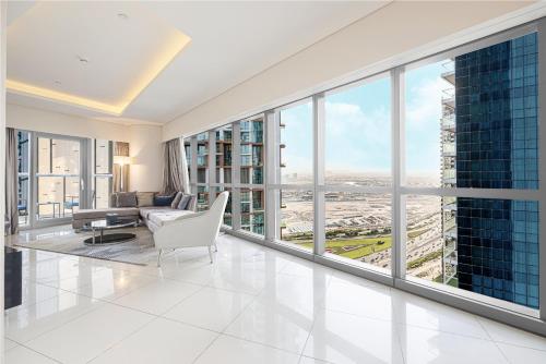 PNB Living - Luxury 2 Bedroom Apartment with High Floor - DAMAC Towers by Paramount Tower D