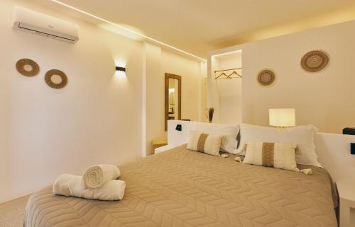 a bedroom with a large bed with towels on it at Casa Nature Paestum in Capaccio-Paestum