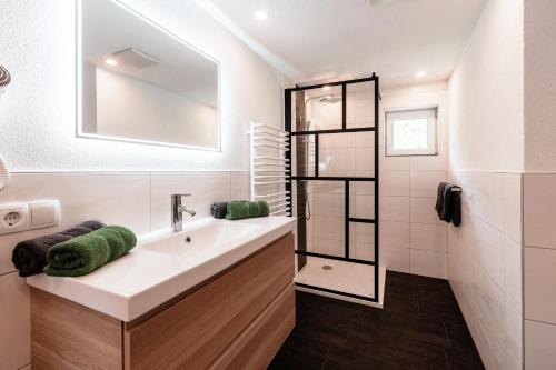 a white bathroom with a sink and a mirror at Southern Stables - Ruhe & Natur mit Pferden in Osttirol in Bannberg