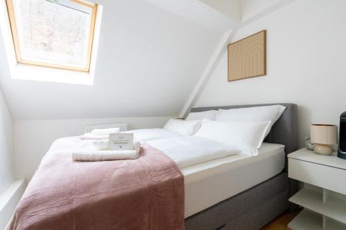 Large - 90m2 - Quiet Maisonette for 10 - 24 I 7 Check-in