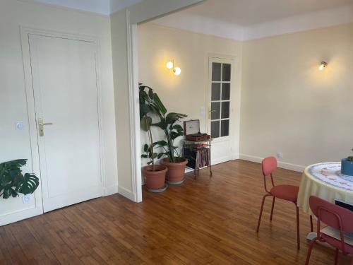 Central, beautiful, spacious and elegant apartment near Nation, Bastille and La Coulée Verte