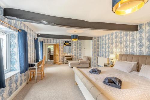 a bedroom with a bed and a living room at 6 Bed in Docklow oc-d31042 in Docklow