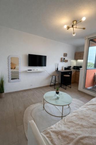 Studio cosy avec terrasse à deux pas de la plage !