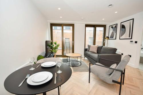 Foto Modern 1 Bed Flat in Central Manchester w Balcony 4