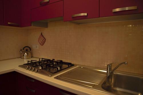 A kitchen or kitchenette at La Giara del Centro