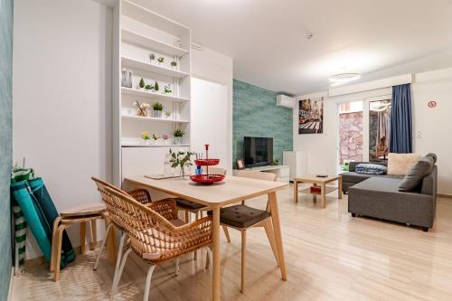 Quiet simple brand new luxury apartment by the sea