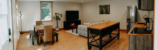 a living room with a couch and a table at Quadra Island Mist in Quathiaski Cove