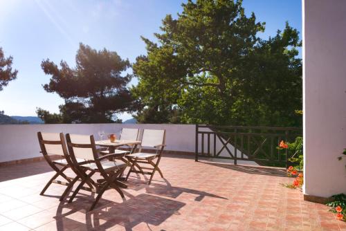 Gallery image of Menir Luxury Apartments in Prinos