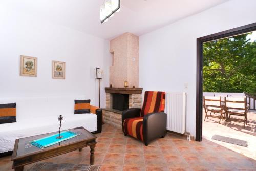 Gallery image of Menir Luxury Apartments in Prinos