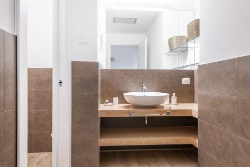 Easylife - Milan - Pergola 5 - Isola