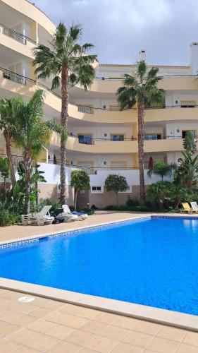 Lagos Vibes spacious 2 bedroom flat with terraces and pool