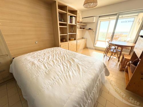 Studio cabine avec loggia et terrasse, 1er ligne et vue mer pour 4 personnes