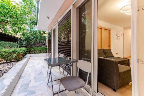 Quiet simple brand new luxury apartment by the sea