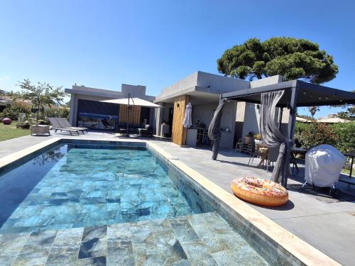 Villa bord de mer avec piscine