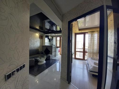 Bright Apartment Near Tumanyan Museum & Sarian Street Cafes