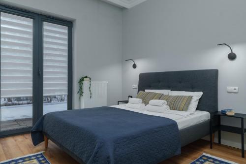 City Center Gem Huge Patio, AC & Modern Design