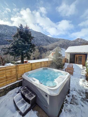 Hautes Branches Jacuzzi et Sauna Le Sylvestre