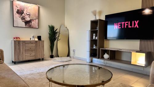 Spacious 2BR Apartment,3 Bathrooms, Near Mall