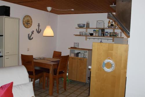a kitchen and dining room with a table and chairs at Ferienwohnung Küssner in Kiel